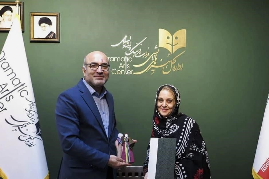 دبیر جشنواره بیم المللی تئاتر عروسکی مبارک تهران